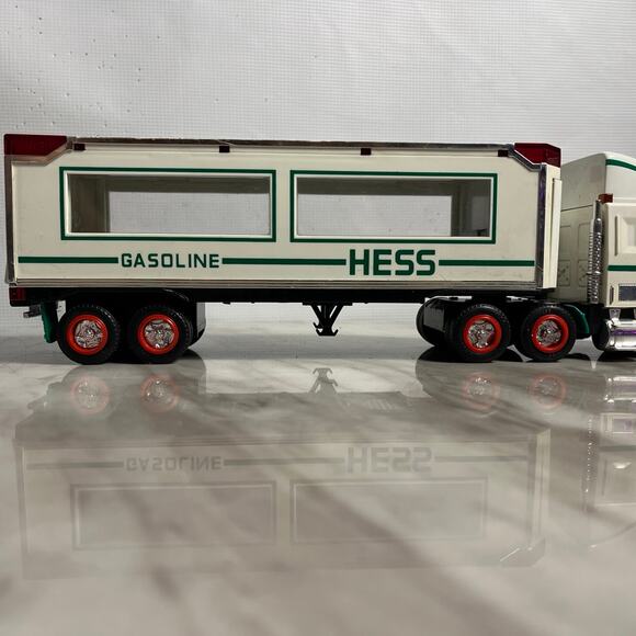 Rare 1997 Hess Oil Toy Truck with Racers - Tested Working Model - Picture 5 of 7